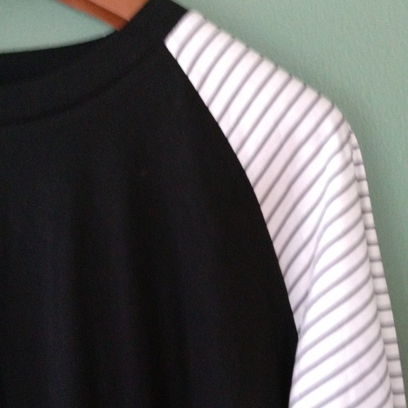 Women's black scoop neck long sleeves print sleeves casual t shirt top, size 2X - Picture 7 of 8